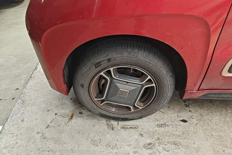 Used Baojun E200 2020 305KM Smart Enjoyment Version Left Front Wheel Hub