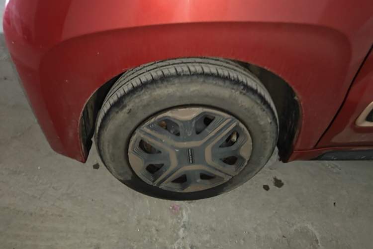 Used Baojun E200 2020 305KM Smart Drive Version Left Front Wheel Hub