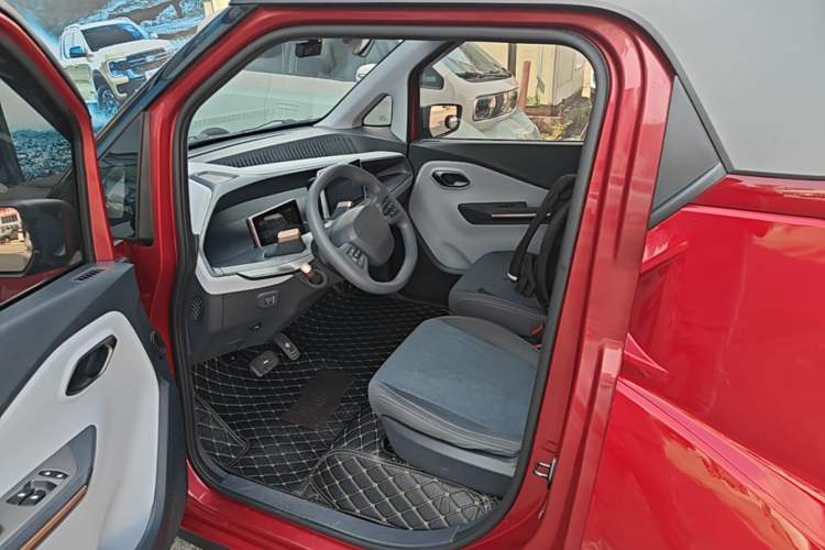 Used Baojun E200 2020 305KM Smart Drive Version Left Rear Seat