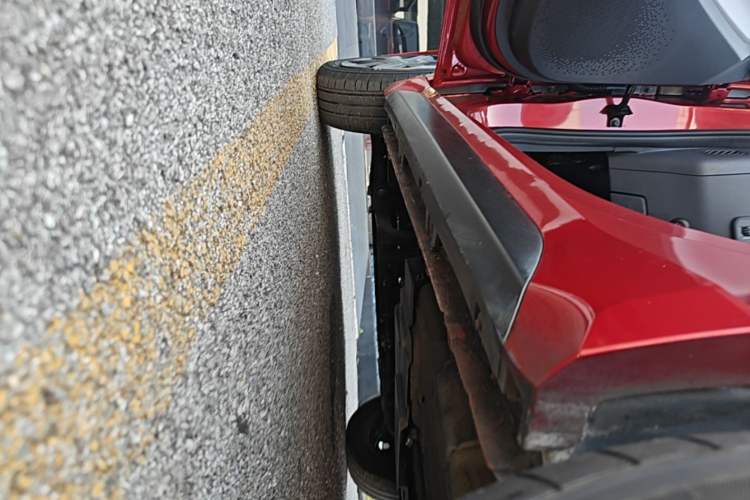 Used Baojun E200 2020 305KM Smart Drive Version Left Side Sill