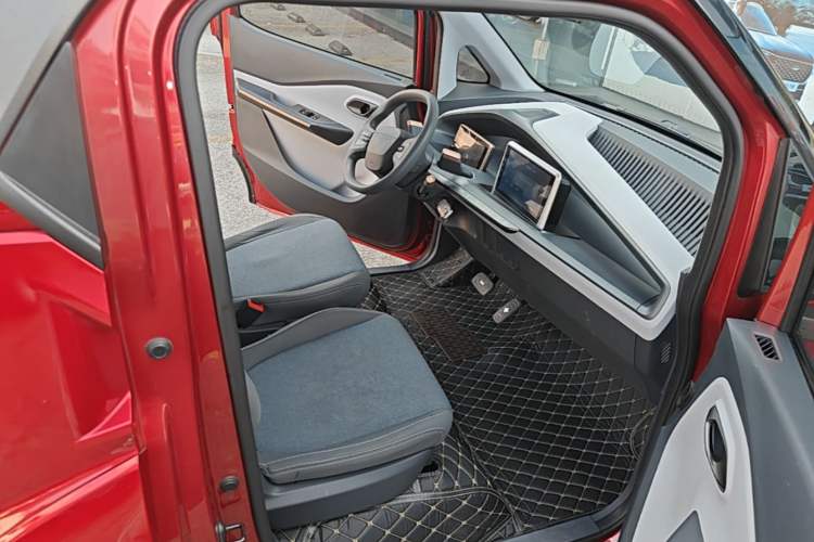 Used Baojun E200 2020 305KM Smart Drive Version Right Front Seat