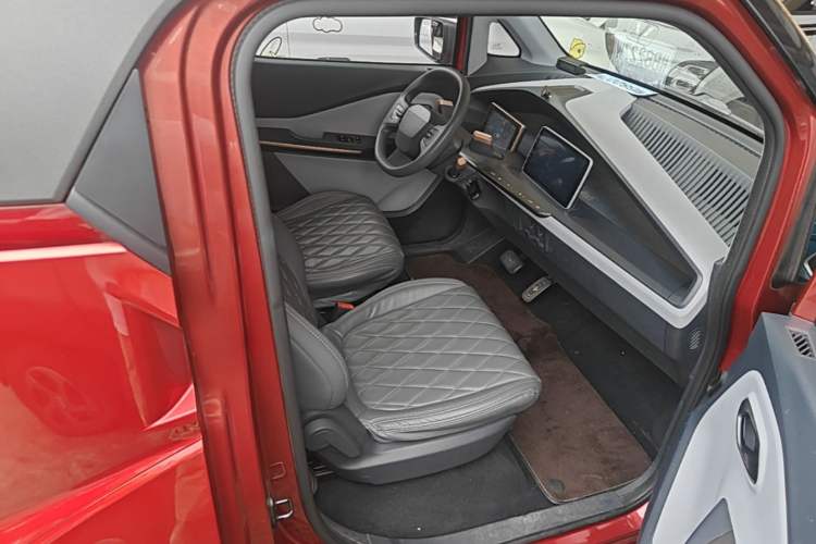 Used Baojun E200 2020 305KM Smart Drive Version Right Front Seat