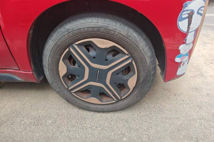 Used Baojun E200 2020 305KM Smart Drive Version Right Front Wheel Hub