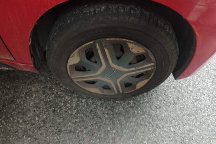 Used Baojun E200 2020 305KM Smart Drive Version Right Front Wheel Hub