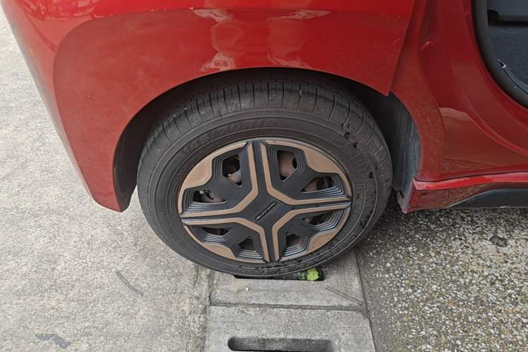 Used Baojun E200 2020 305KM Smart Drive Version Right Rear Wheel Hub