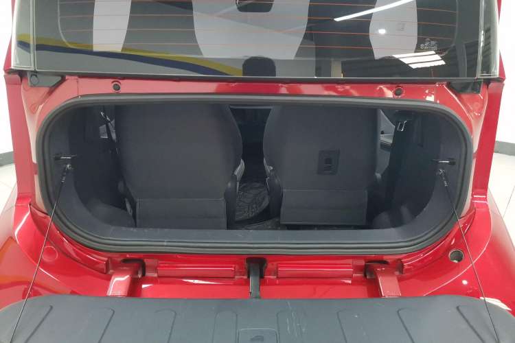 Used Baojun E200 2020 305KM Smart Drive Version Trunk