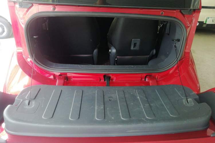 Used Baojun E200 2020 305KM Smart Drive Version Trunk