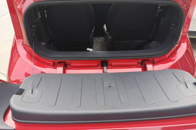 Used Baojun E200 2020 305KM Smart Drive Version Trunk