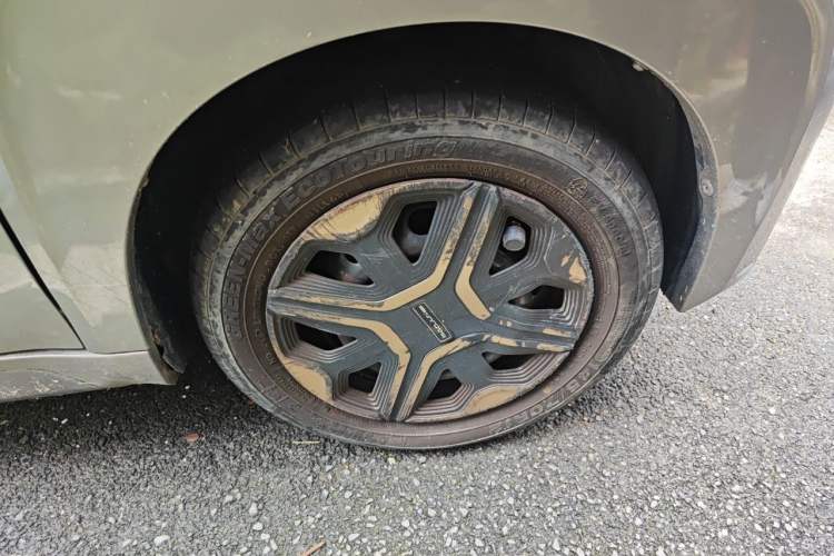 Used Baojun E200 2020 305KM Smart Drive Version Right Front Wheel Hub