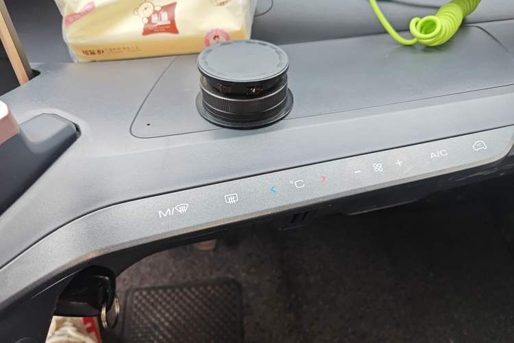 Used Baojun E200 2020 305KM Smart Drive Version Audio And AC Panel