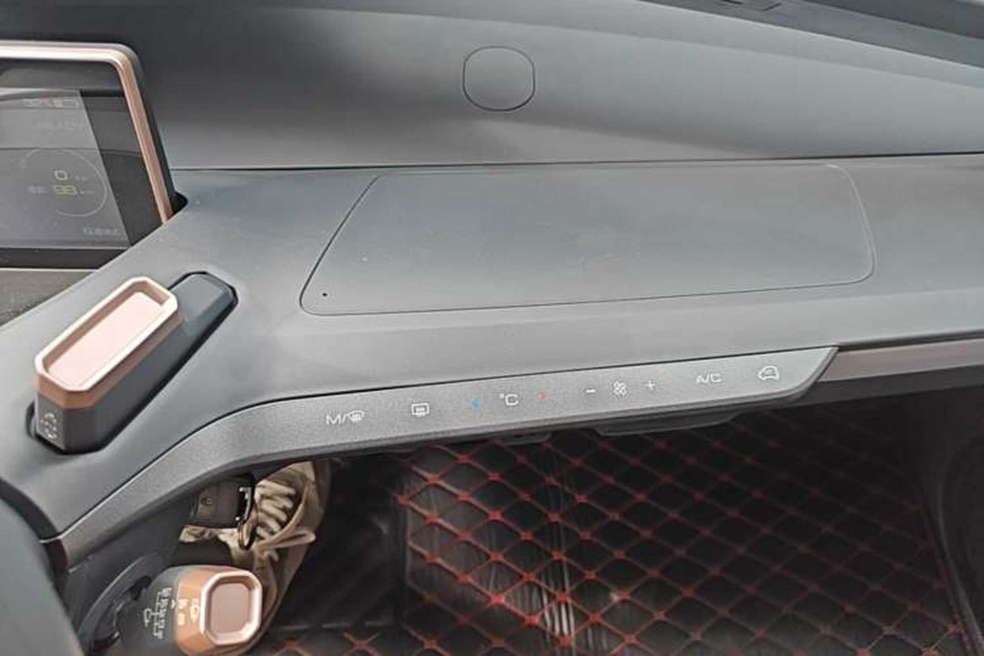 Used Baojun E200 2020 305KM Smart Drive Version Audio And AC Panel