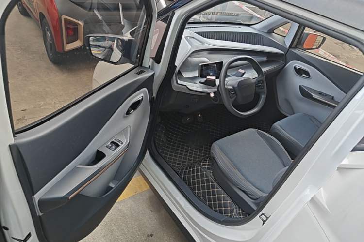 Used Baojun E200 2020 305KM Smart Drive Version Driver Seat
