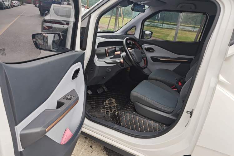 Used Baojun E200 2020 305KM Smart Drive Version Driver Seat