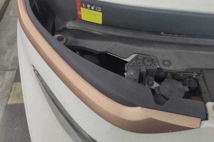 Used Baojun E200 2020 305KM Smart Drive Version Engine Bay Right