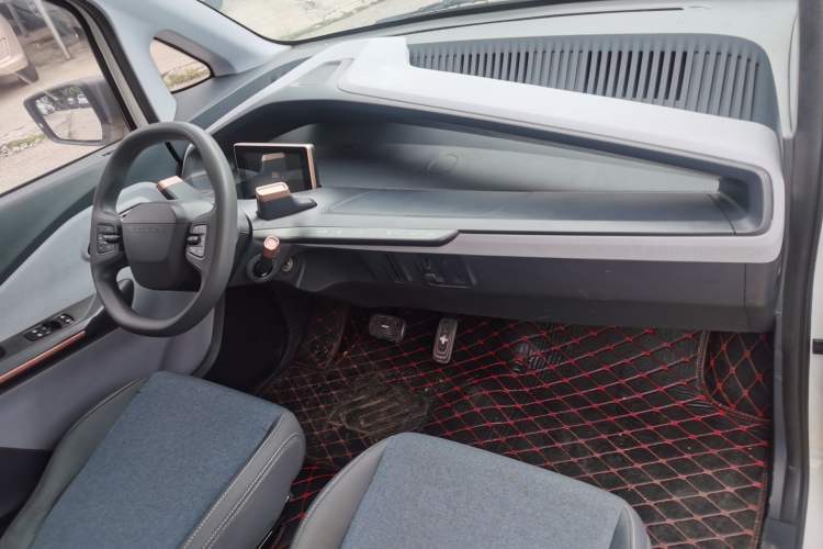 Used Baojun E200 2020 305KM Smart Drive Version Interior 5