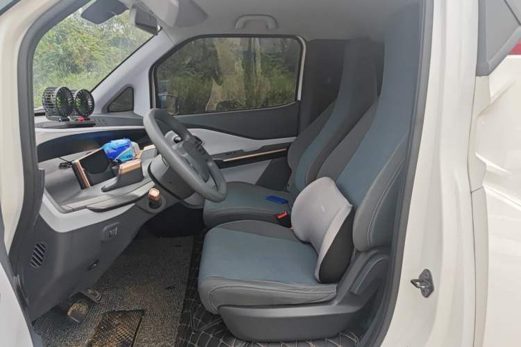 Used Baojun E200 2020 305KM Smart Drive Version Left Front Seat