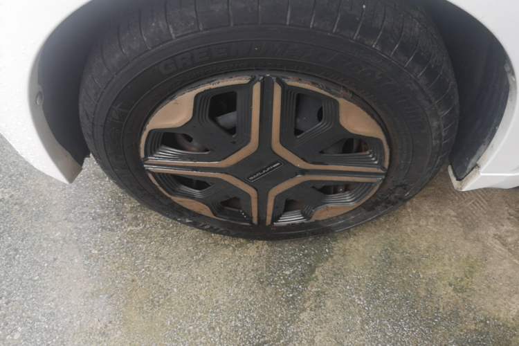 Used Baojun E200 2020 305KM Smart Drive Version Left Front Wheel Hub