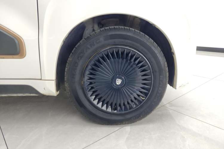 Used Baojun E200 2020 305KM Smart Drive Version Left Front Wheel Hub