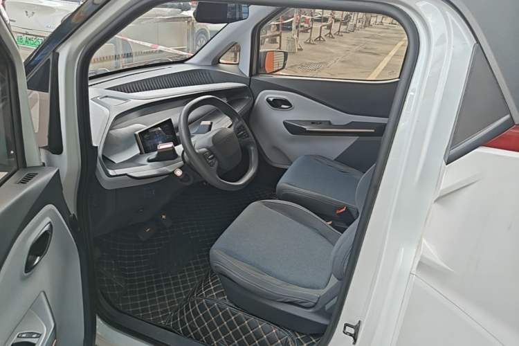 Used Baojun E200 2020 305KM Smart Drive Version Left Rear Seat