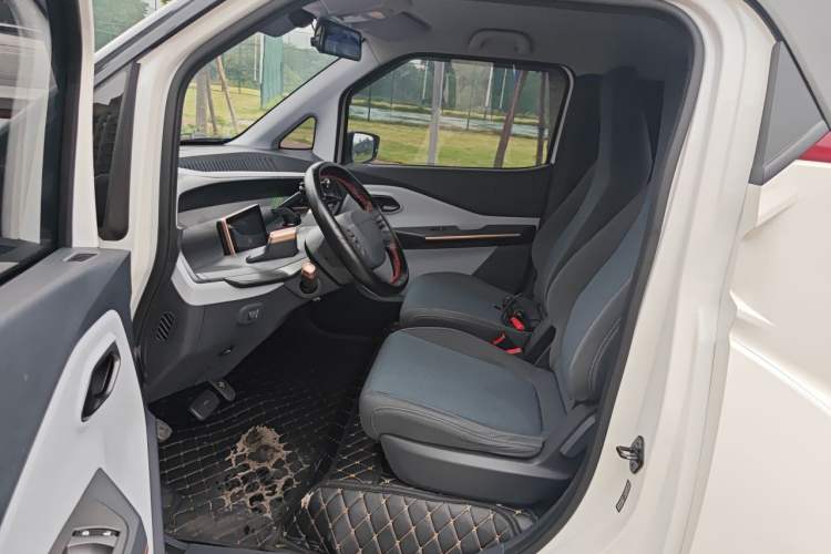 Used Baojun E200 2020 305KM Smart Drive Version Left Rear Seat