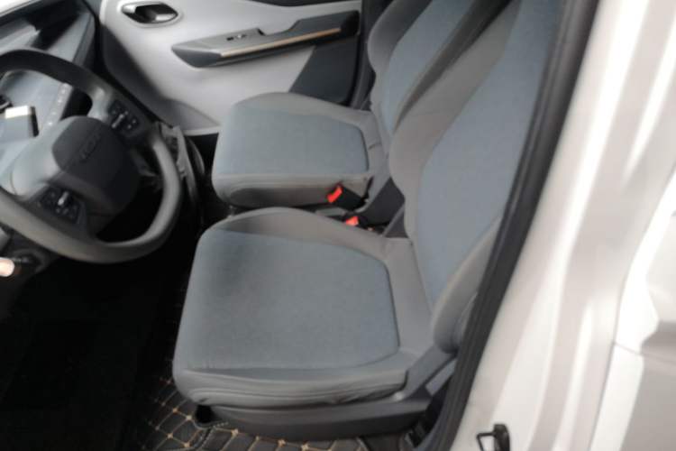 Used Baojun E200 2020 305KM Smart Drive Version Left Rear Seat