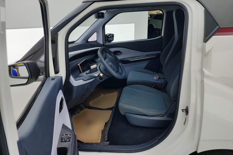 Used Baojun E200 2020 305KM Smart Drive Version Left Rear Seat