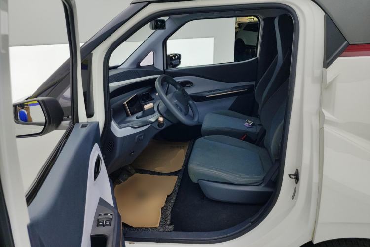 Used Baojun E200 2020 305KM Smart Drive Version Left Rear Seat