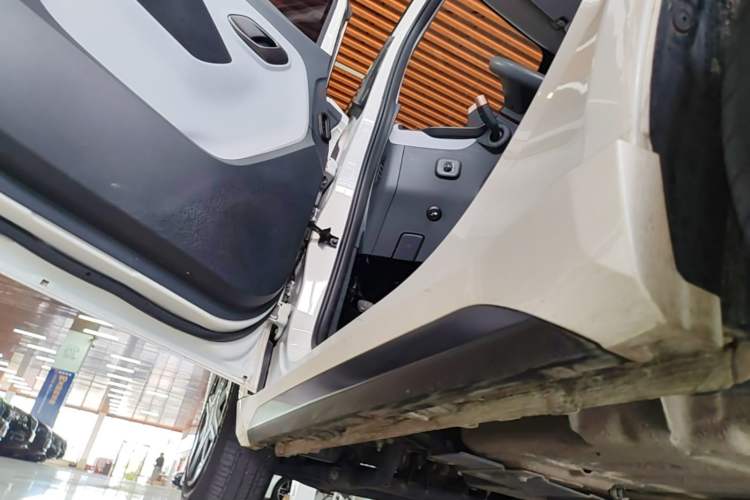 Used Baojun E200 2020 305KM Smart Drive Version Left Side Sill