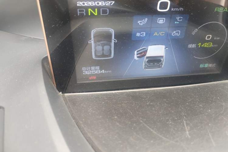 Used Baojun E200 2020 305KM Smart Drive Version Odometer Close Up