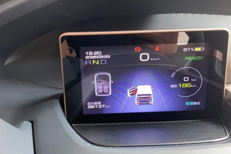 Used Baojun E200 2020 305KM Smart Drive Version Odometer Close Up