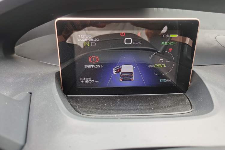 Used Baojun E200 2020 305KM Smart Drive Version Odometer Close Up