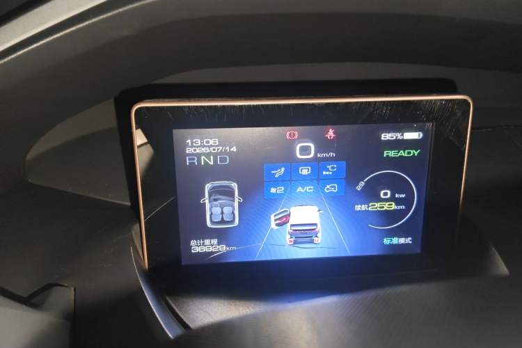 Used Baojun E200 2020 305KM Smart Drive Version Odometer Close Up
