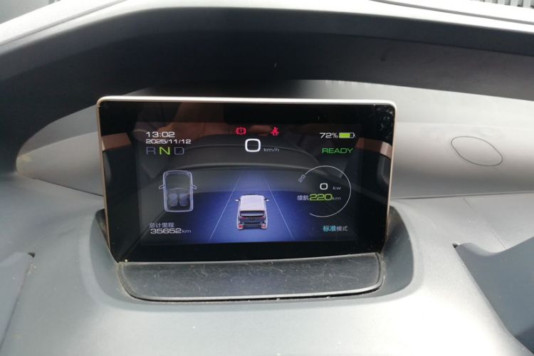 Used Baojun E200 2020 305KM Smart Drive Version Odometer Close Up