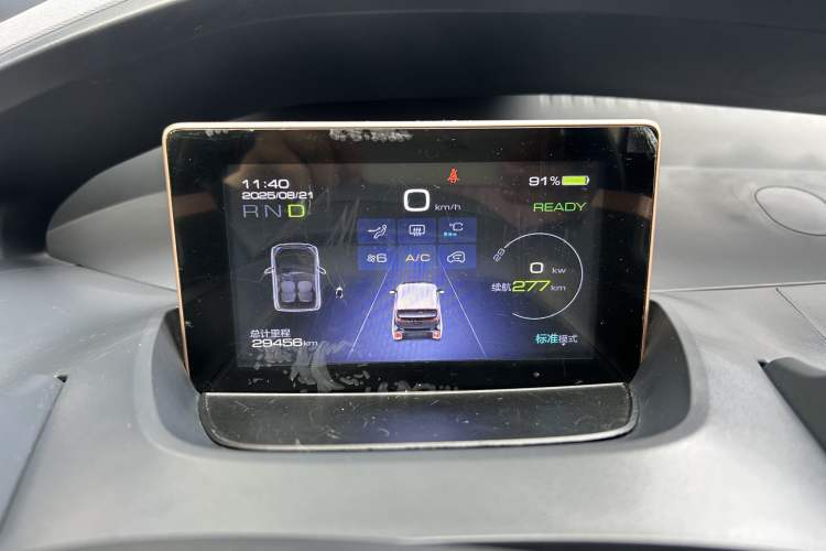 Used Baojun E200 2020 305KM Smart Drive Version Odometer Close Up