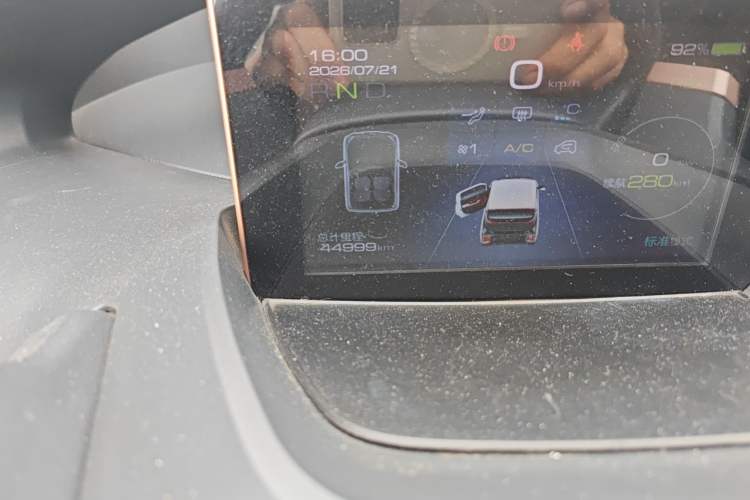 Used Baojun E200 2020 305KM Smart Drive Version Odometer Close Up