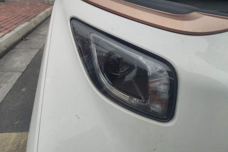 Used Baojun E200 2020 305KM Smart Drive Version Right Front Headlight