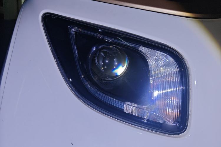 Used Baojun E200 2020 305KM Smart Drive Version Right Front Headlight