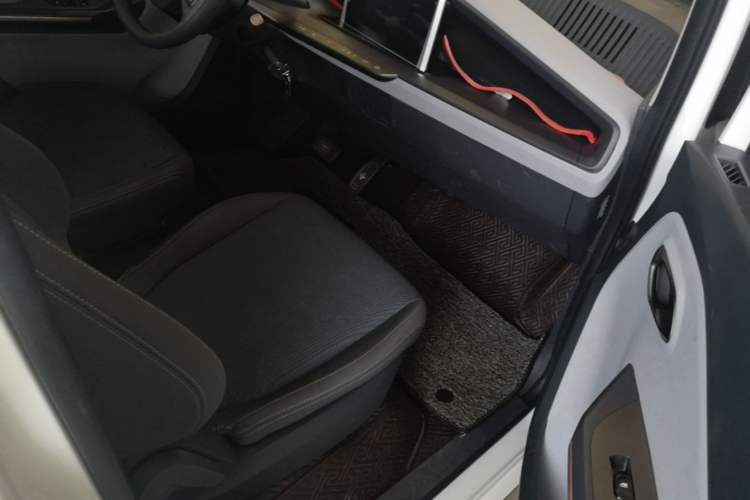 Used Baojun E200 2020 305KM Smart Drive Version Right Front Seat