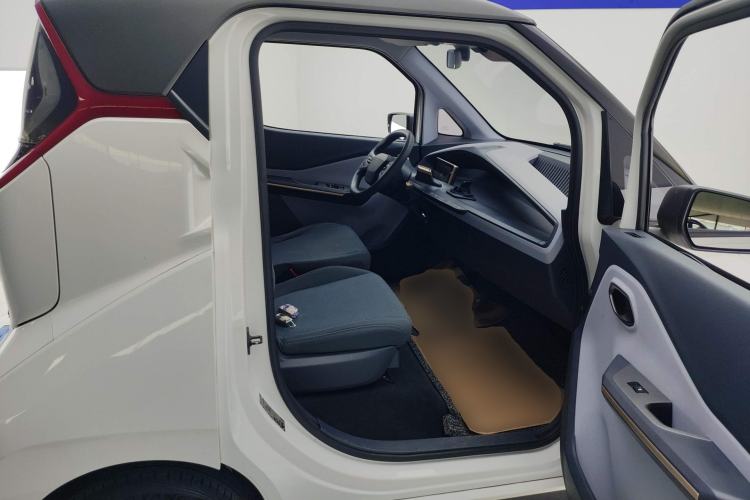 Used Baojun E200 2020 305KM Smart Drive Version Right Front Seat