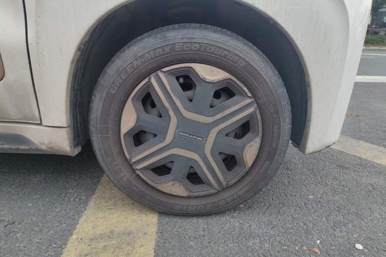 Used Baojun E200 2020 305KM Smart Drive Version Right Front Wheel Hub