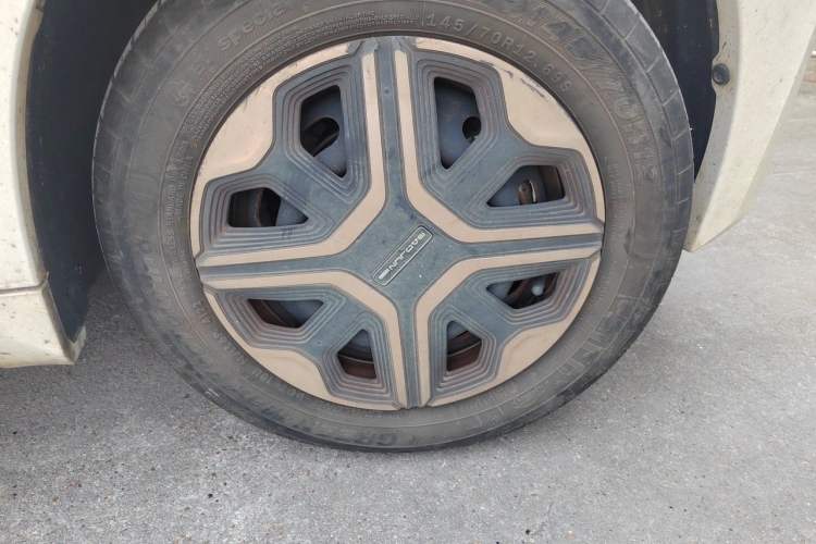 Used Baojun E200 2020 305KM Smart Drive Version Right Front Wheel Hub