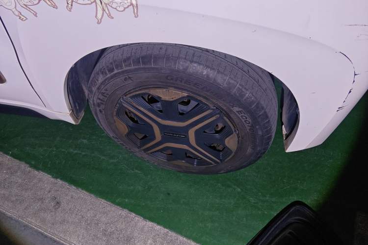Used Baojun E200 2020 305KM Smart Drive Version Right Front Wheel Hub