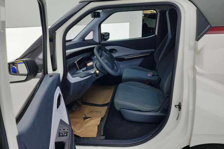 Used Baojun E200 2020 305KM Smart Drive Version Right Rear Seat