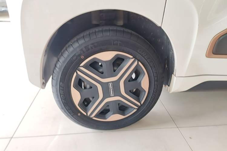 Used Baojun E200 2020 305KM Smart Drive Version Right Rear Wheel Hub