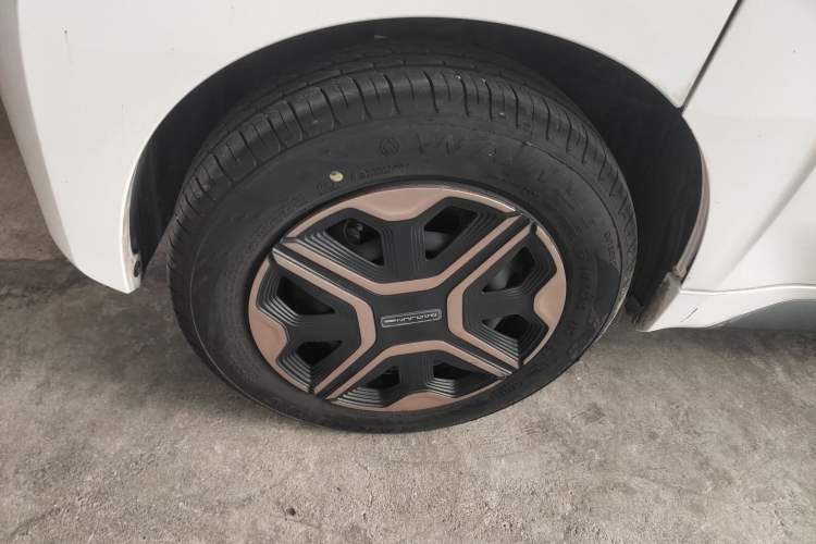 Used Baojun E200 2020 305KM Smart Drive Version Right Rear Wheel Hub