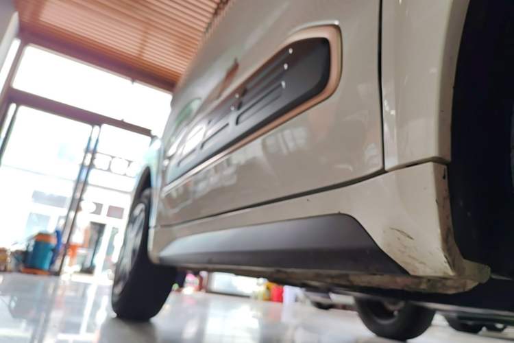Used Baojun E200 2020 305KM Smart Drive Version Right Side Sill