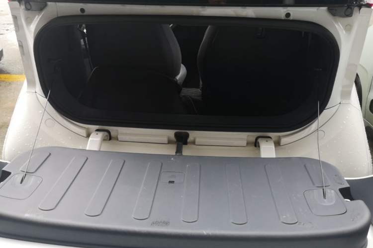 Used Baojun E200 2020 305KM Smart Drive Version Trunk