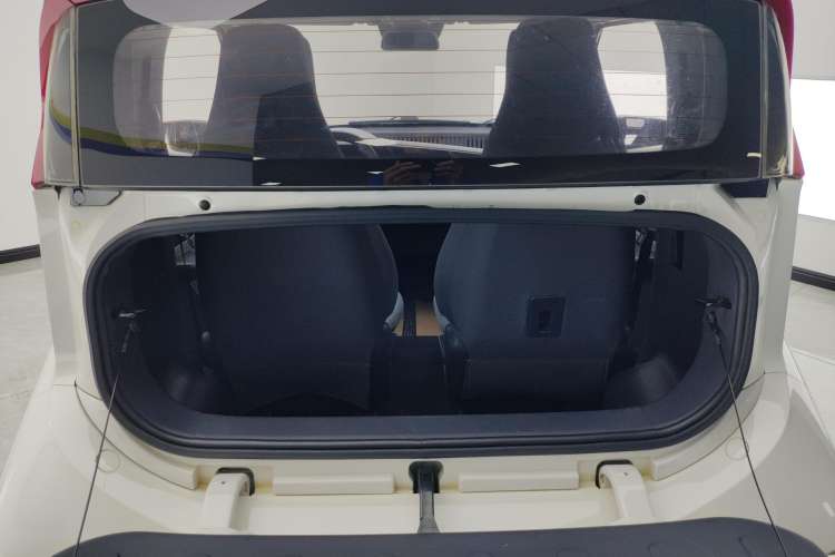 Used Baojun E200 2020 305KM Smart Drive Version Trunk