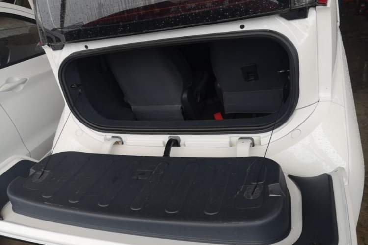 Used Baojun E200 2020 305KM Smart Drive Version Trunk