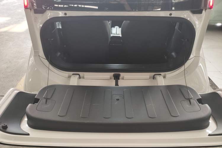Used Baojun E200 2020 305KM Smart Drive Version Trunk